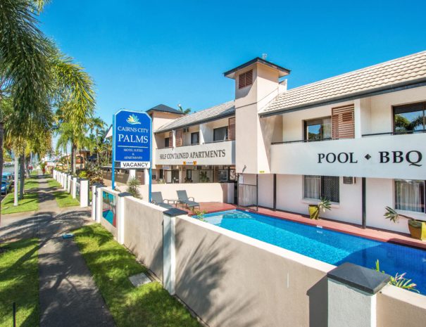 Cairns City Palms Exterior