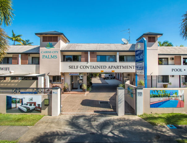 Cairns City Palms Exterior